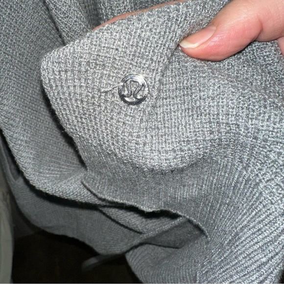 Lululemon - Forward Flow Poncho, in light gray, O/S, EUC, Cashmere blend - Picture 3 of 11